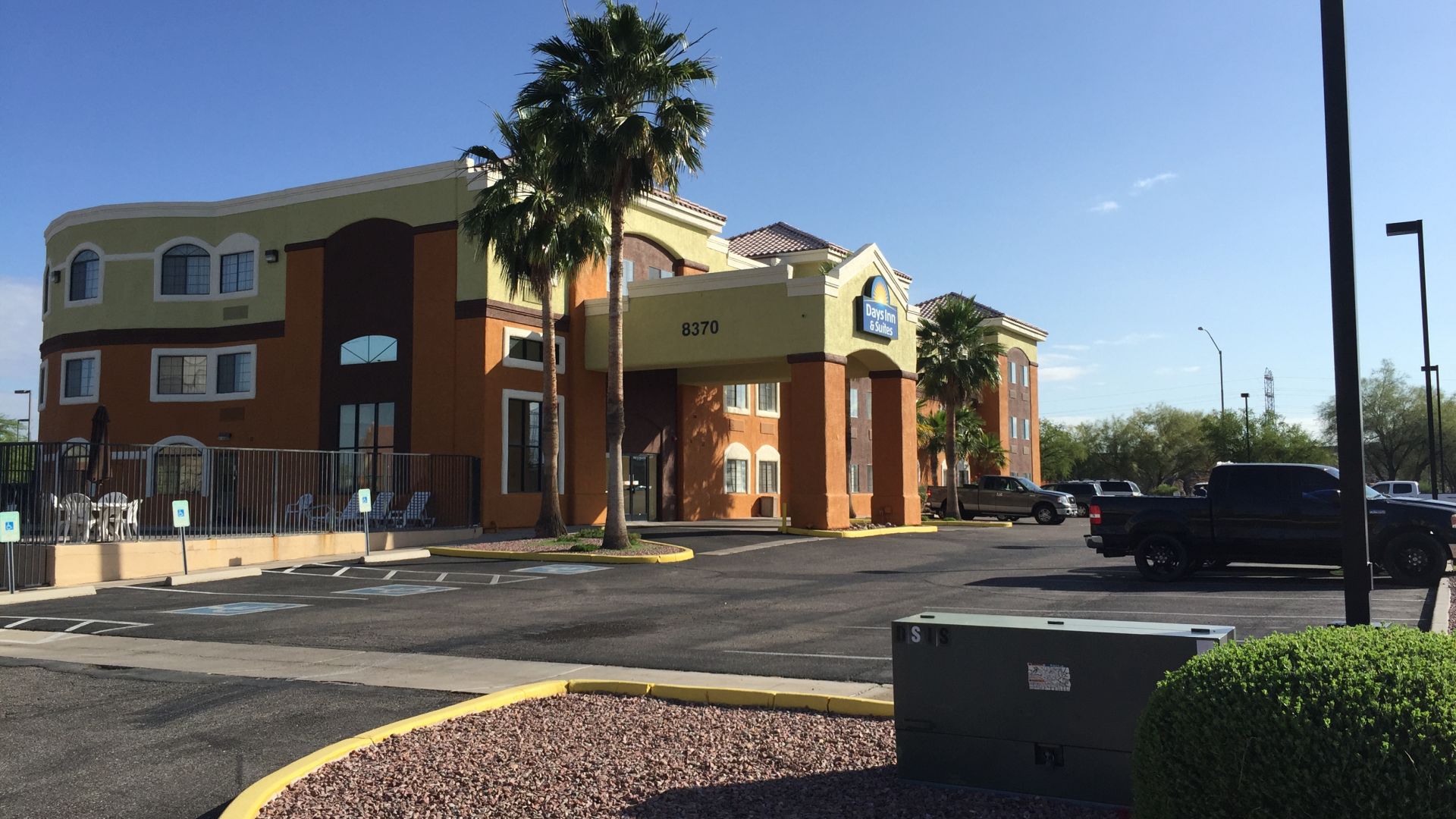 Days Inn & Suites